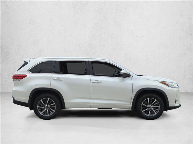 Certified 2017 Toyota Highlander XLE AWD/4WD image 4