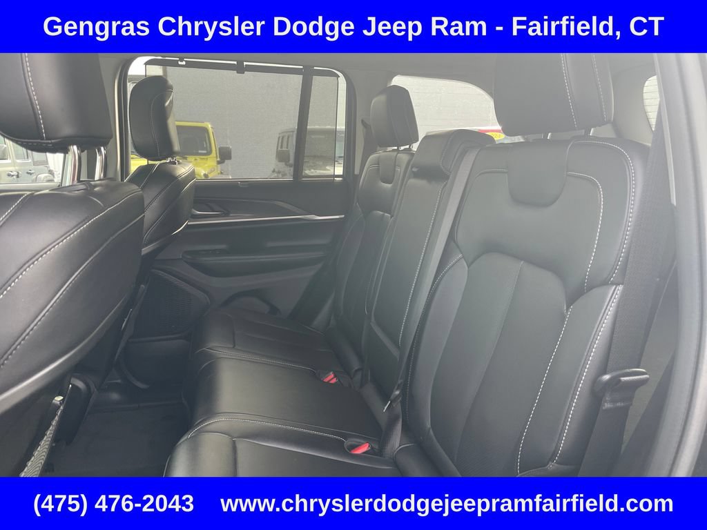 Used 2023 Jeep Grand Cherokee Limited w/ Luxury Tech Group II AWD/4WD image 40