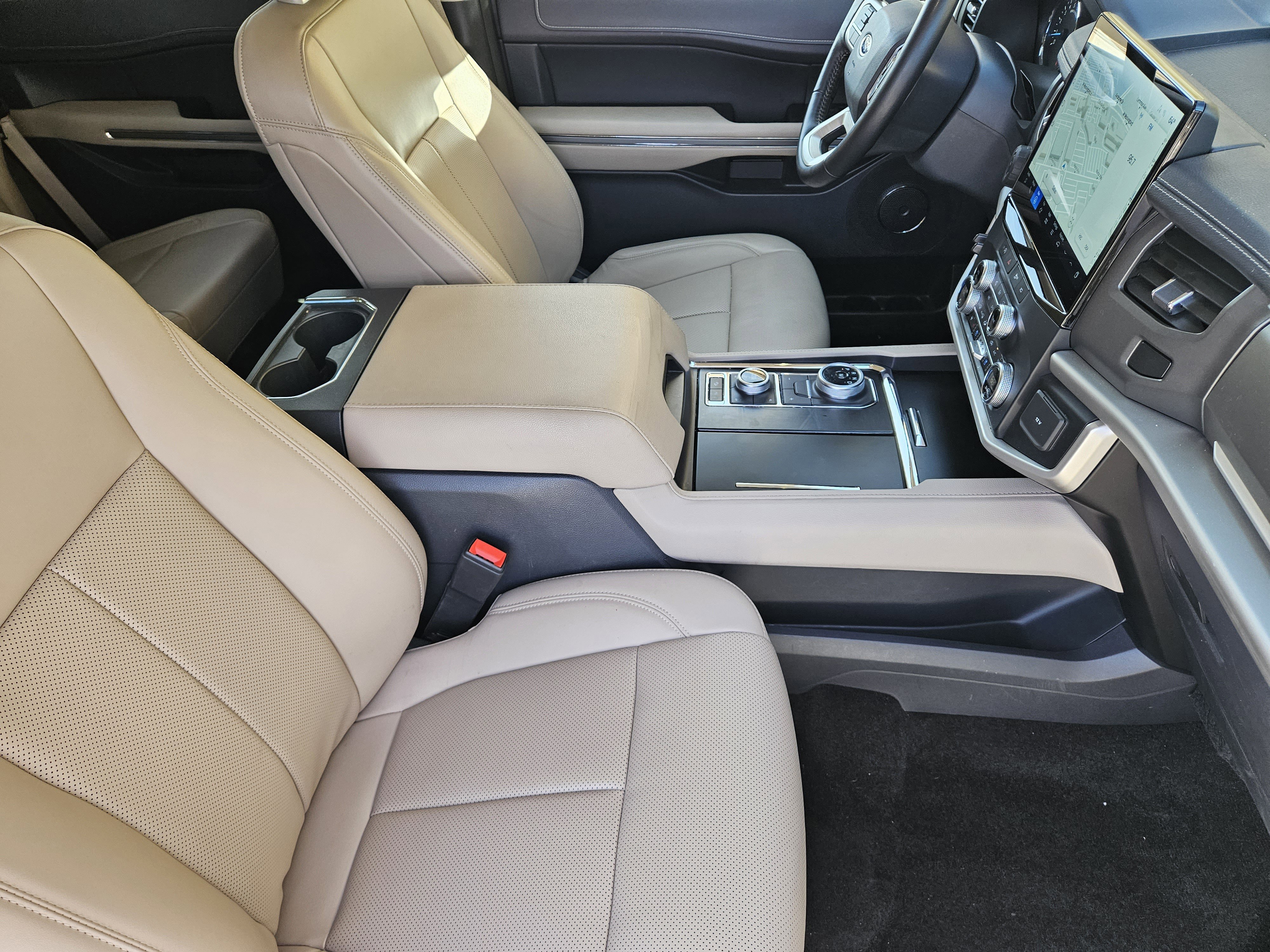 Used 2023 Ford Expedition XLT image 15