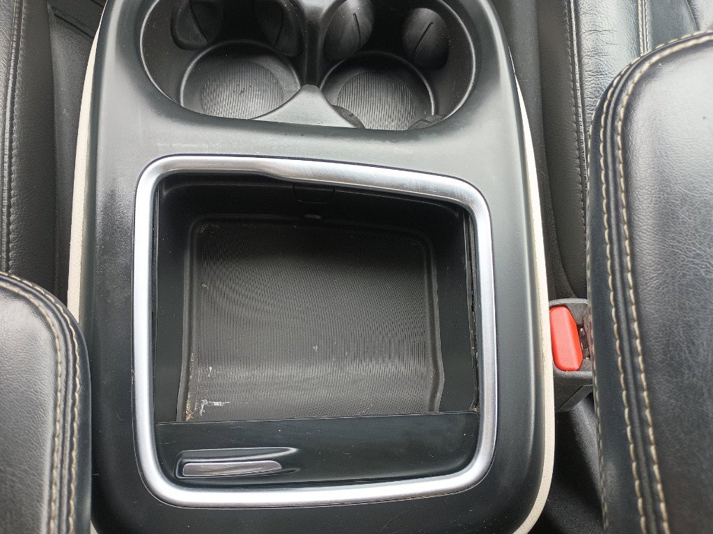 Used 2022 Chrysler Pacifica Touring-L w/ Uconnect Theater Family Group image 26