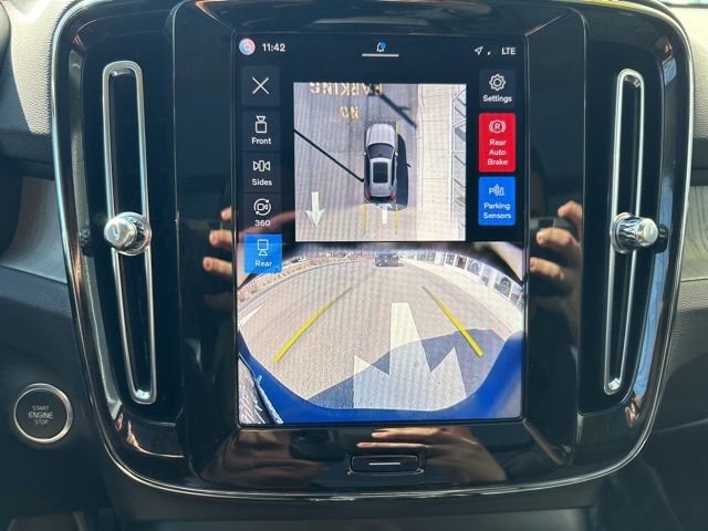 Certified 2025 Volvo XC40 B5 Plus image 24