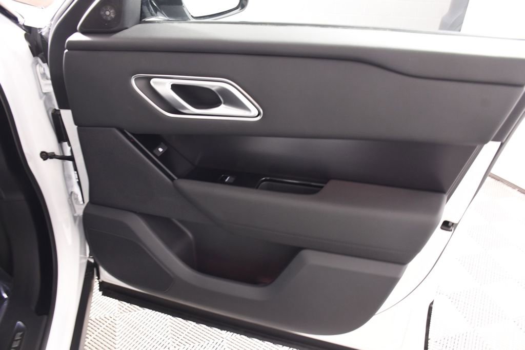 New 2026 Land Rover Range Rover Velar Dynamic SE AWD/4WD image 18