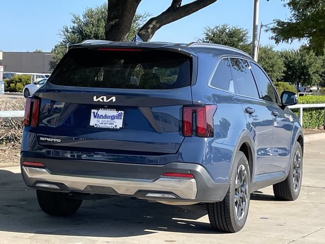 Used 2024 Kia Sorento S w/ Panoramic Sunroof Package FWD image 4