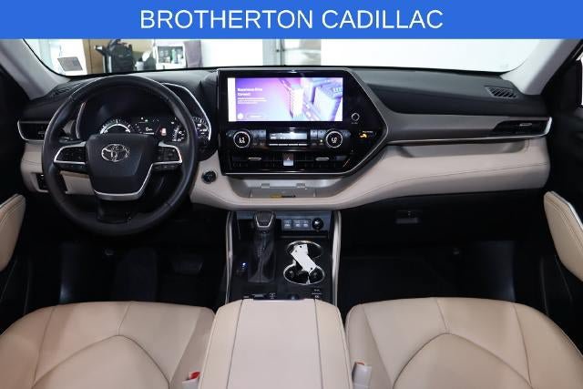 Used 2025 Toyota Highlander XLE AWD/4WD image 28