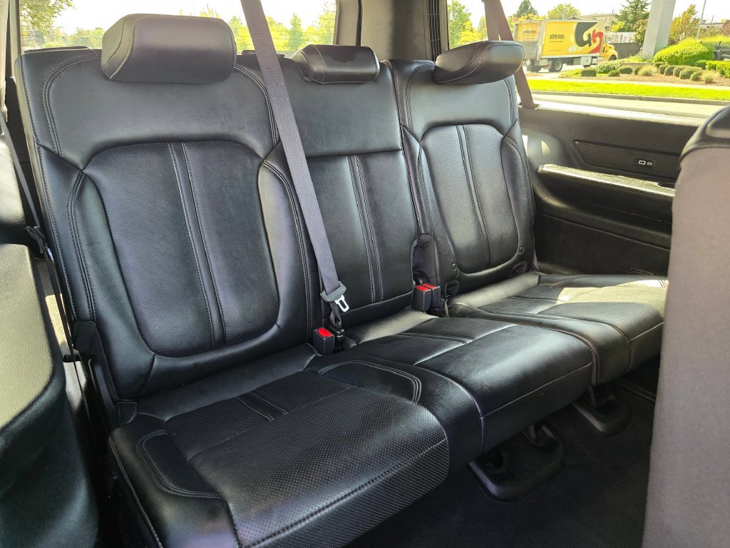 Used 2024 Jeep Wagoneer L Series II AWD/4WD image 13