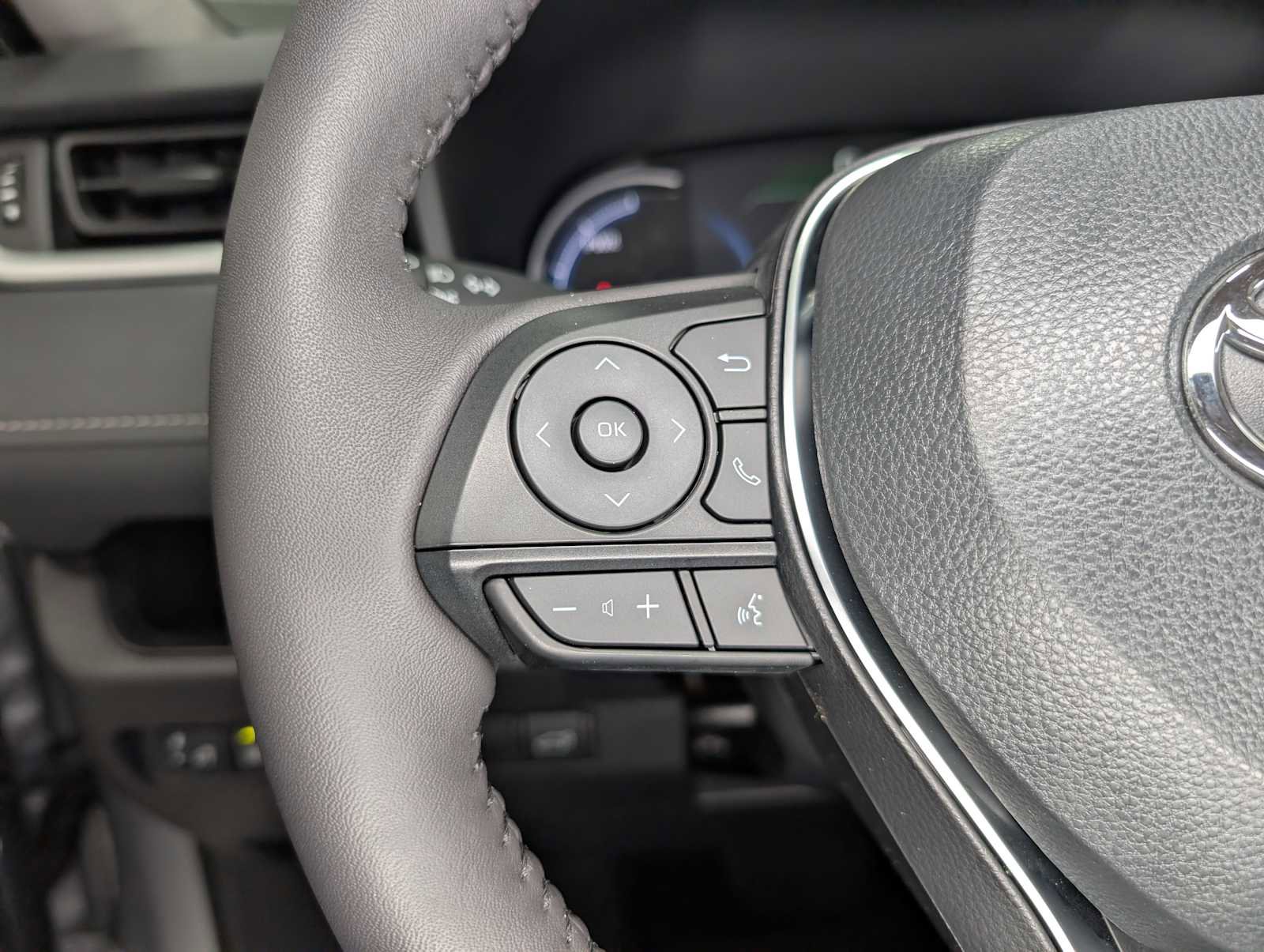 Used 2025 Toyota RAV4 XLE image 36