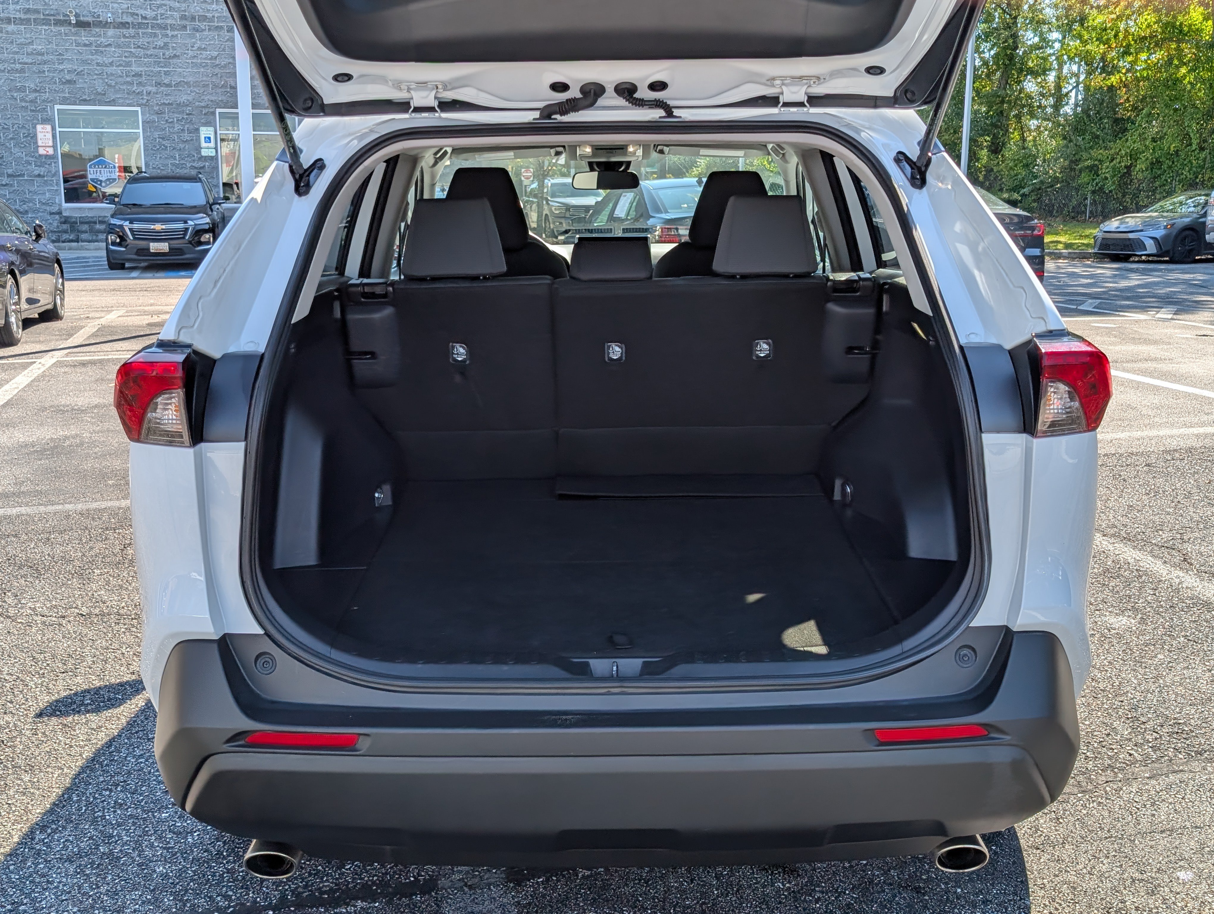 Used 2025 Toyota RAV4 XLE AWD/4WD image 14