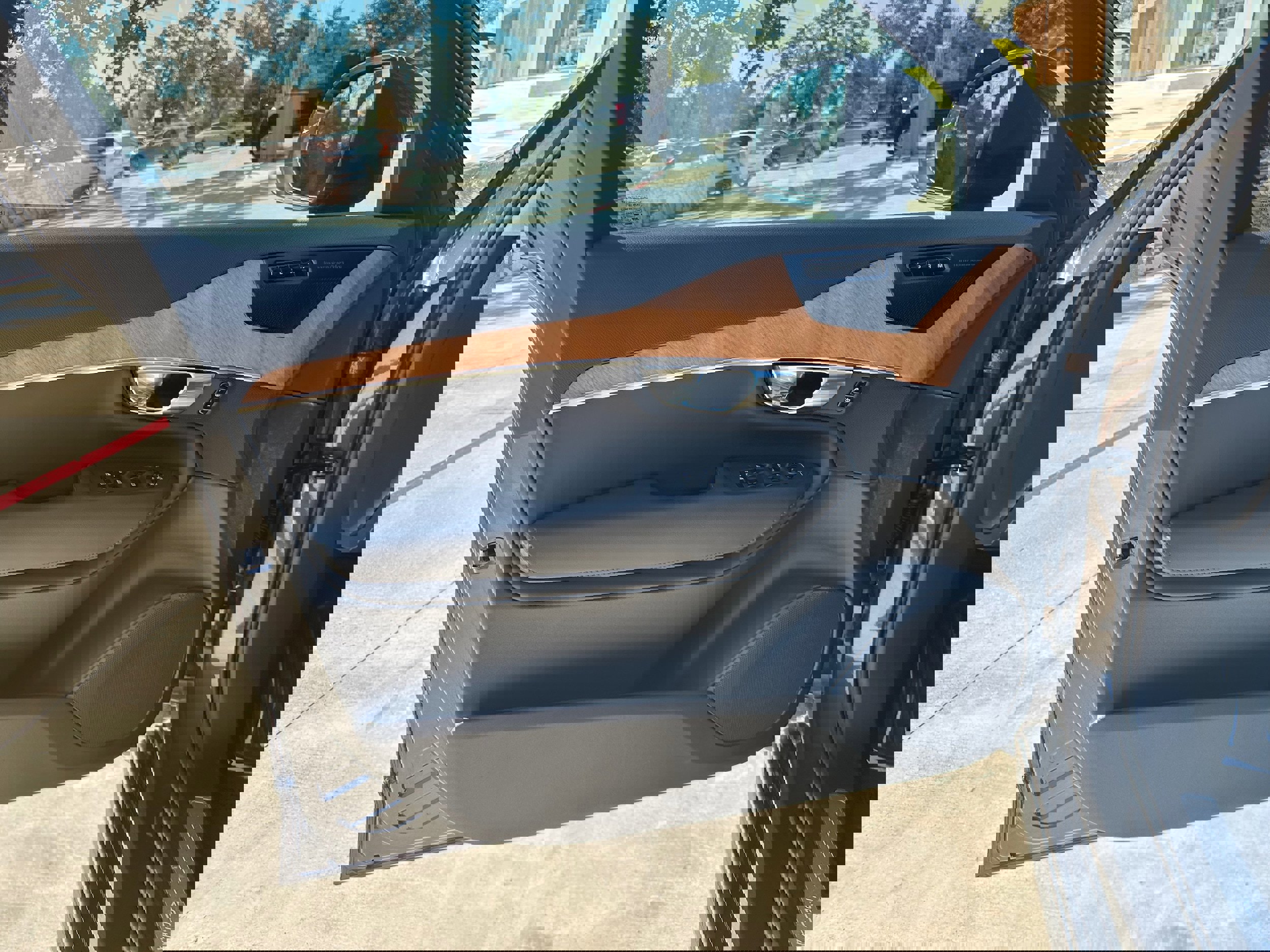 Certified 2023 Volvo XC90 T8 Plus image 23