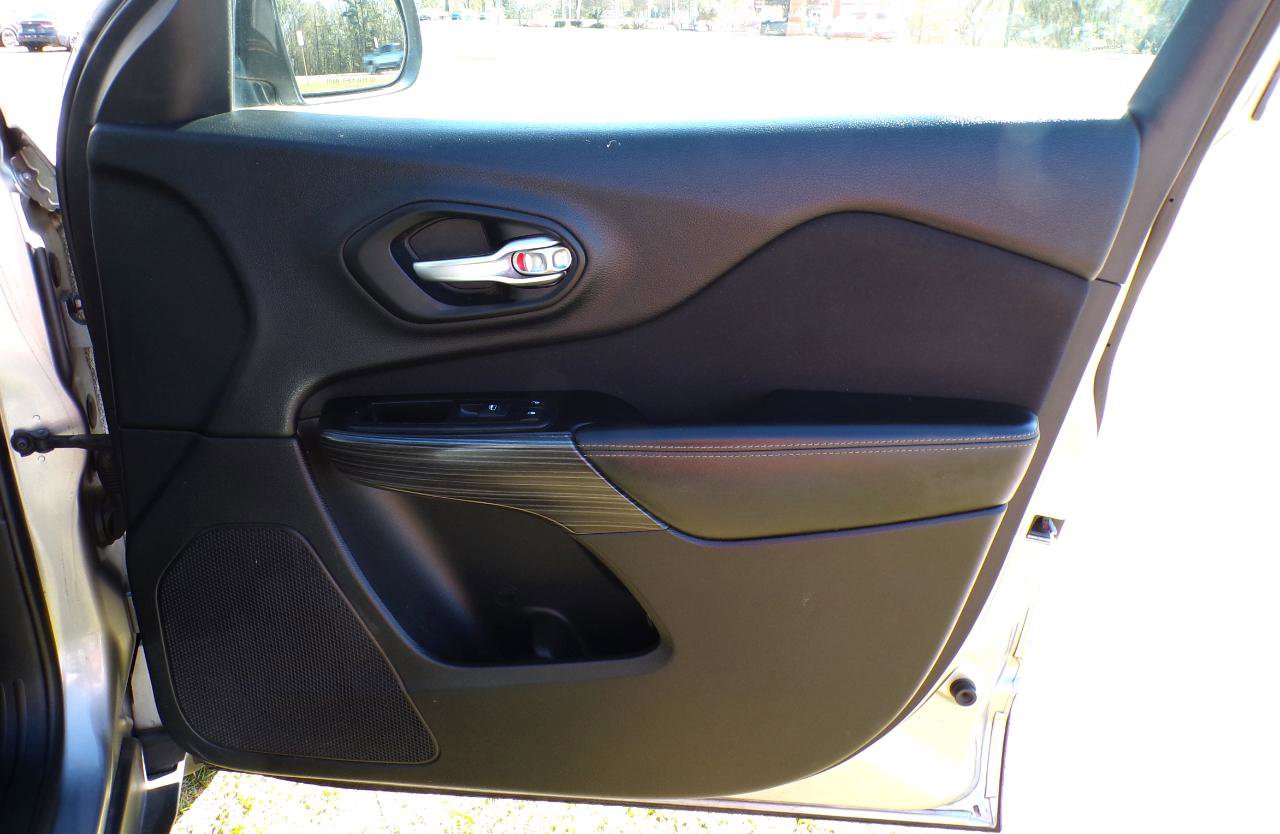 Used 2014 Jeep Cherokee Latitude w/ Comfort/Convenience Group image 22