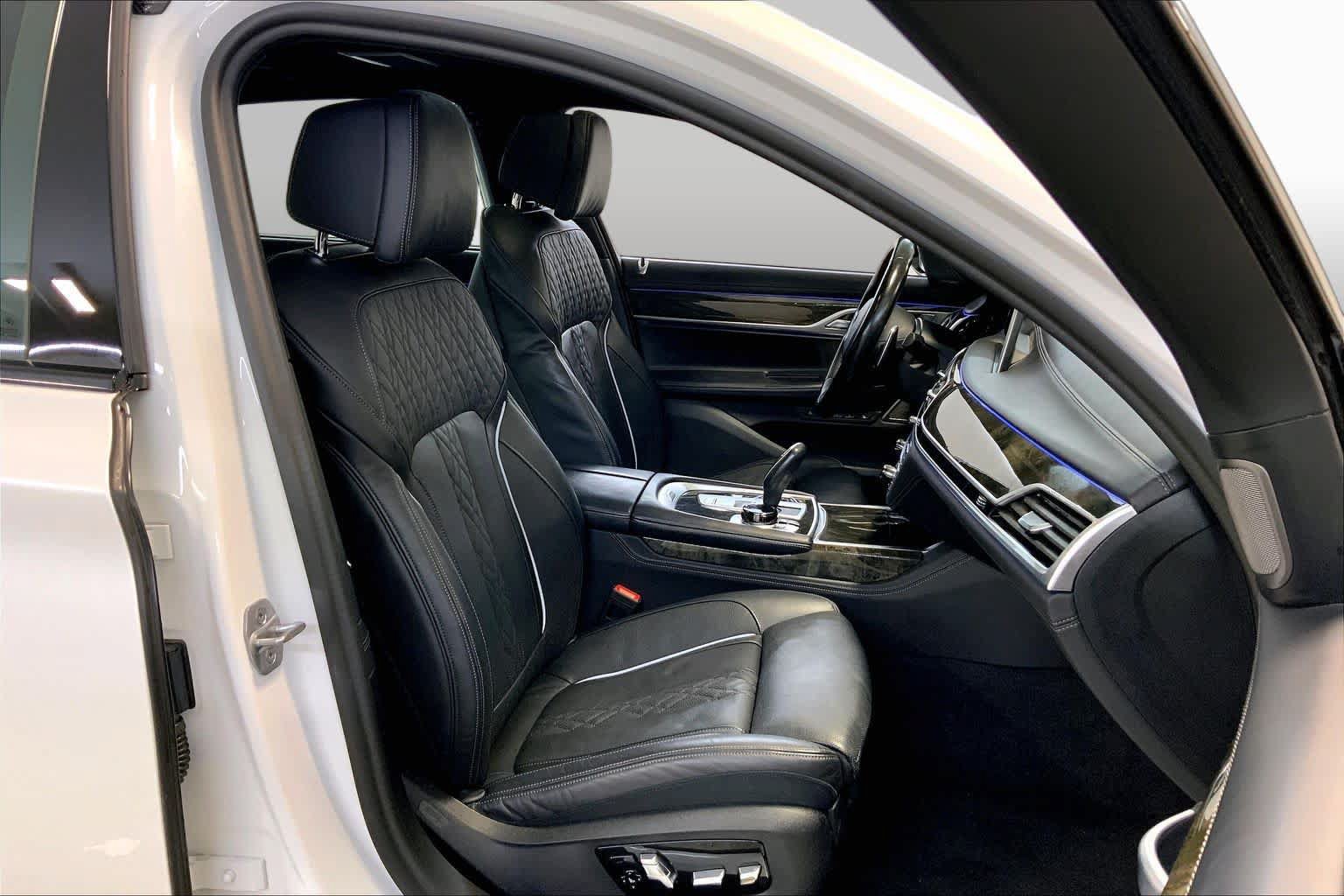 Used 2022 BMW 750i xDrive w/ Luxury Rear Seating Package AWD/4WD image 8