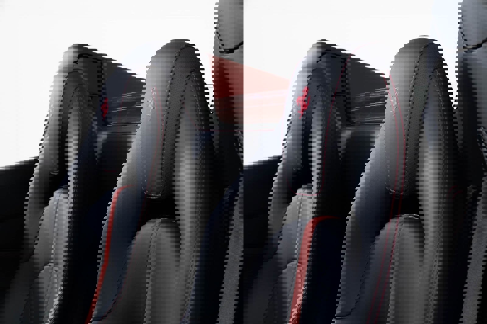 Used 2023 Ferrari F8 Spider image 47