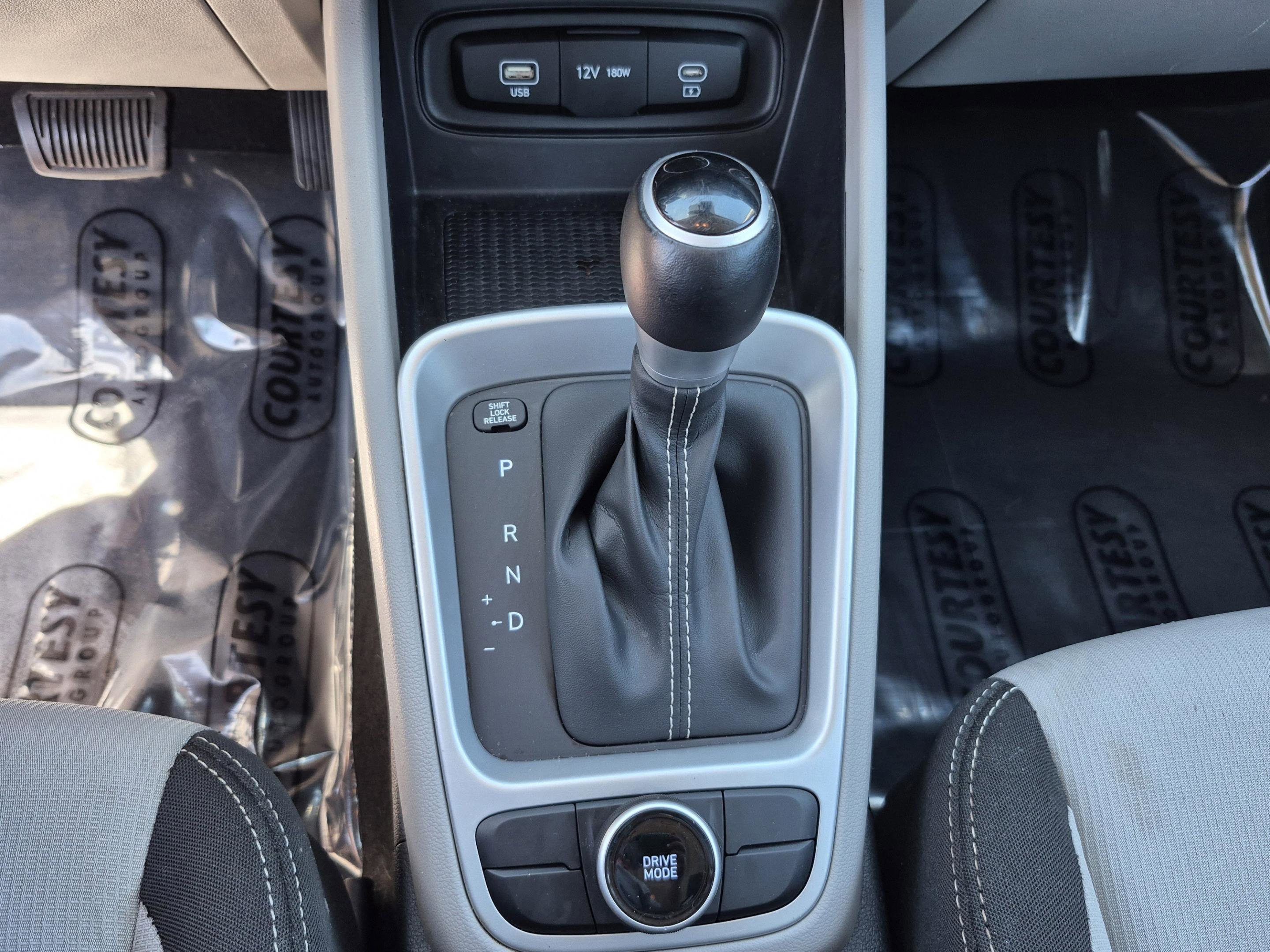 Used 2023 Hyundai Venue SEL FWD image 25