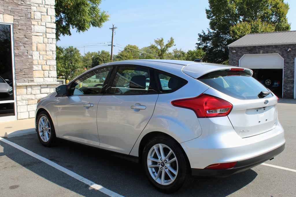 Used 2016 Ford Focus SE image 9