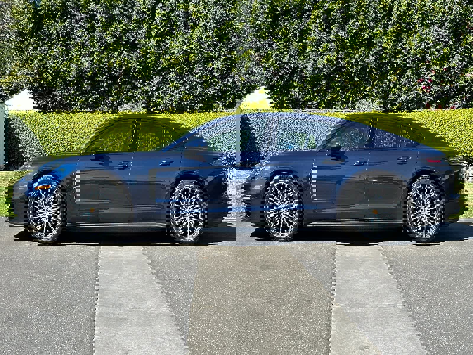 Certified 2022 Porsche Panamera 4 image 2