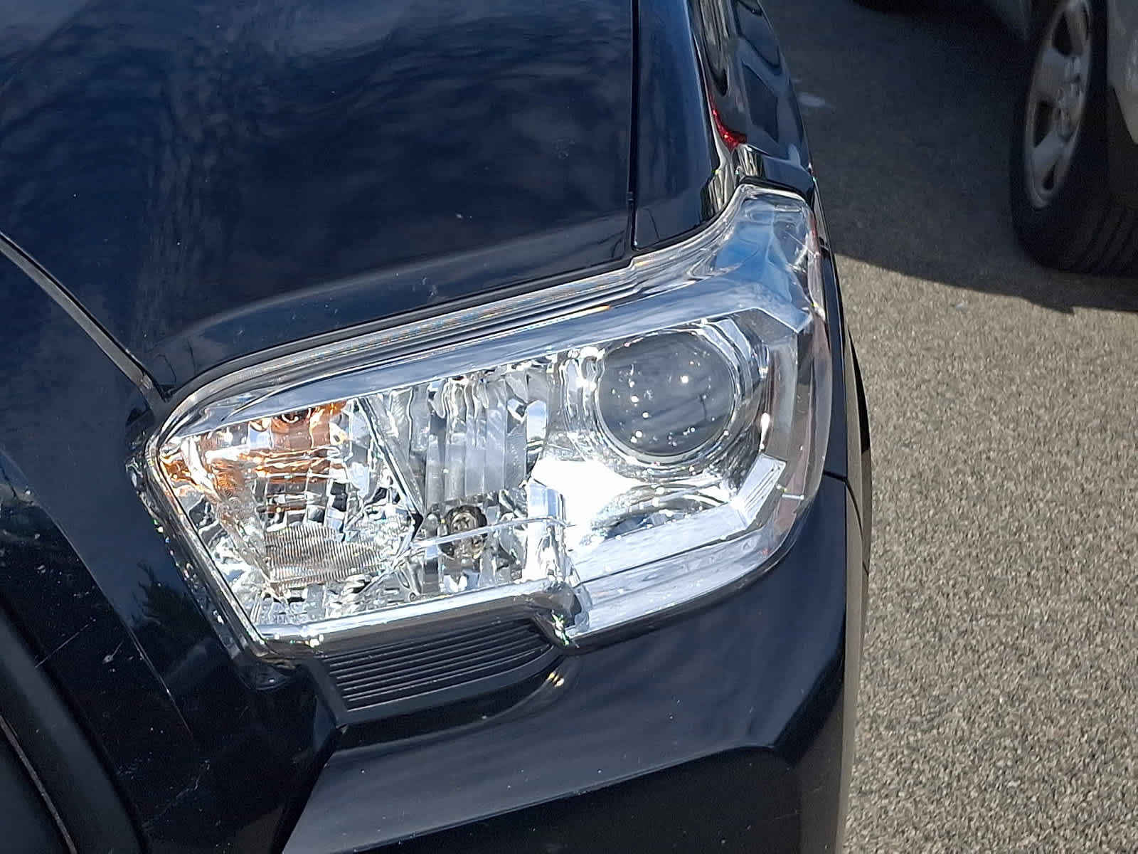 Certified 2022 Toyota Tacoma SR AWD/4WD image 11