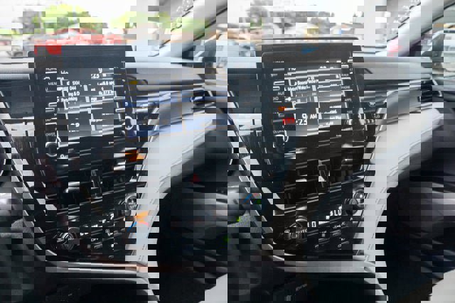 Used 2023 Toyota Camry SE image 19