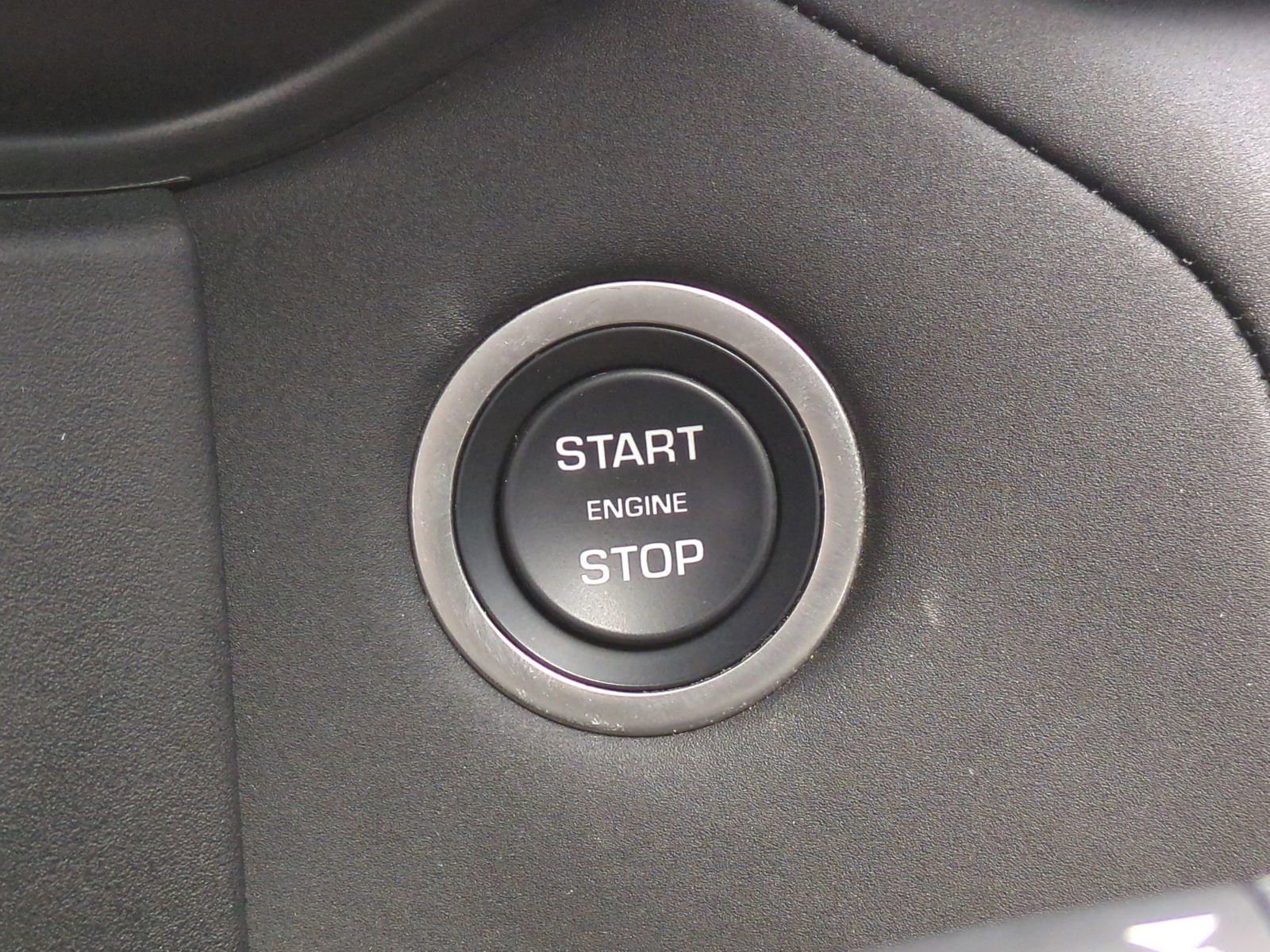 Used 2026 Land Rover Range Rover Velar S AWD/4WD image 23