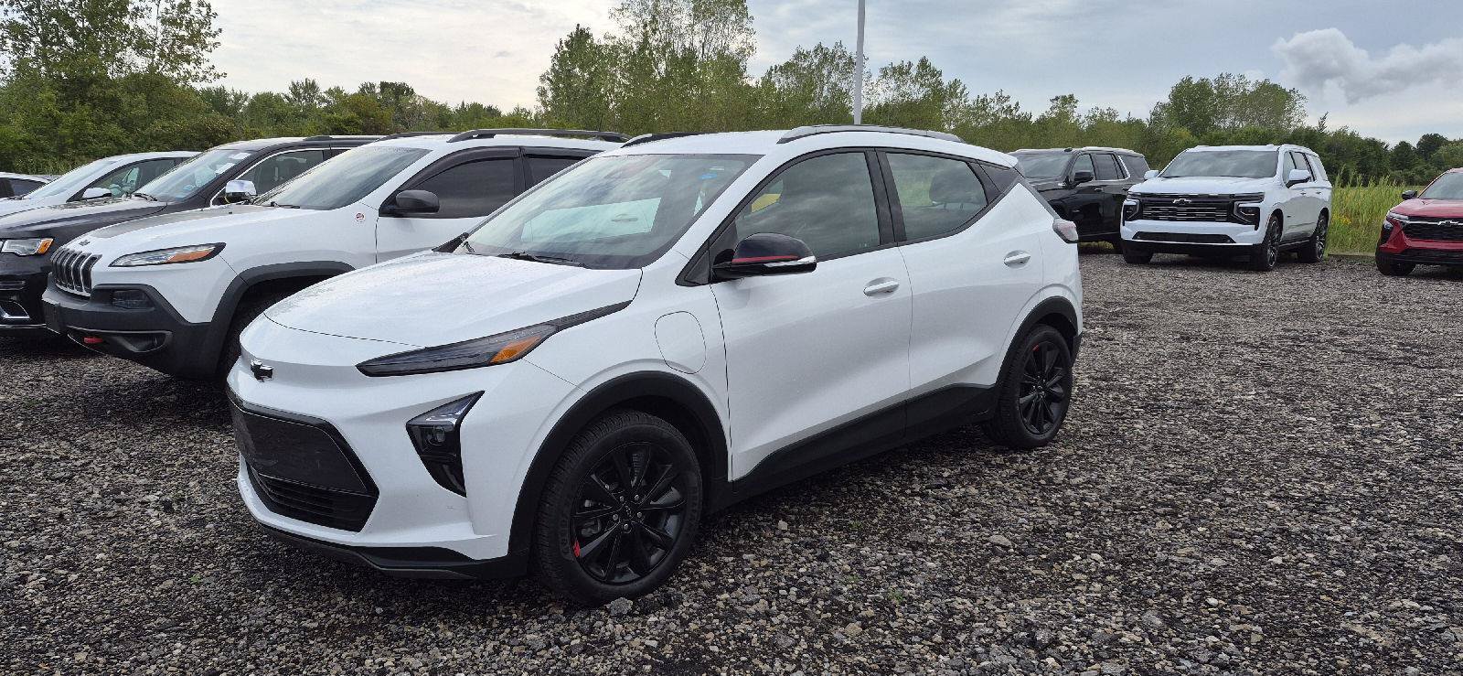 Used 2023 Chevrolet Bolt EUV LT w/ Convenience Package FWD image 1