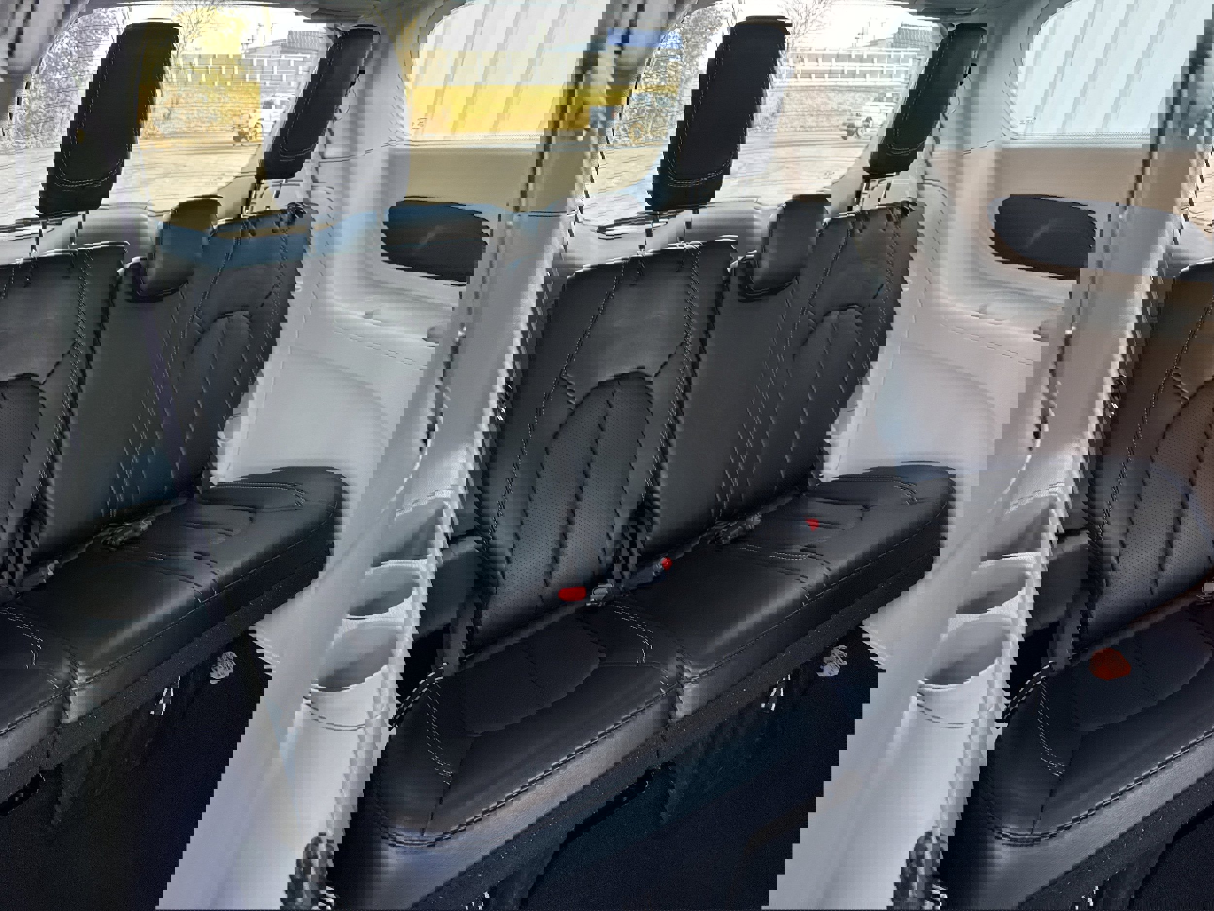 Used 2023 Chrysler Pacifica Touring-L image 14