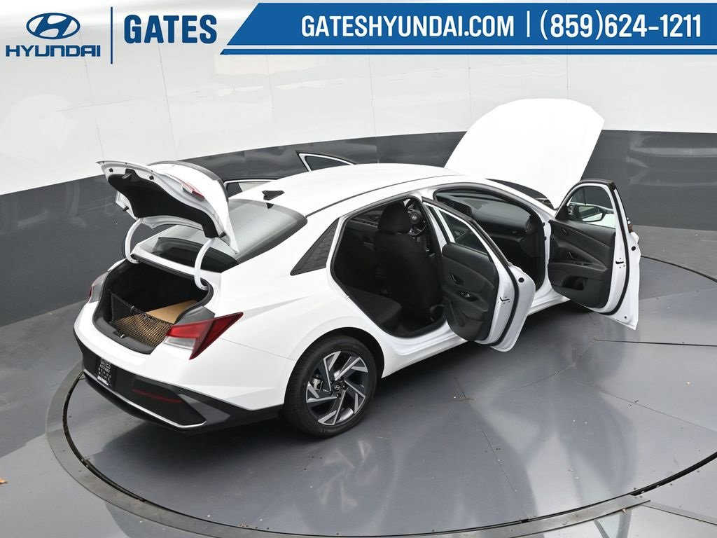 Used 2025 Hyundai Elantra Sport image 47