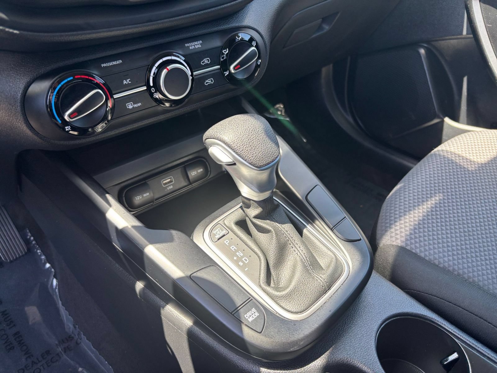 Used 2025 Kia Soul LX w/ LX Technology Package FWD image 41