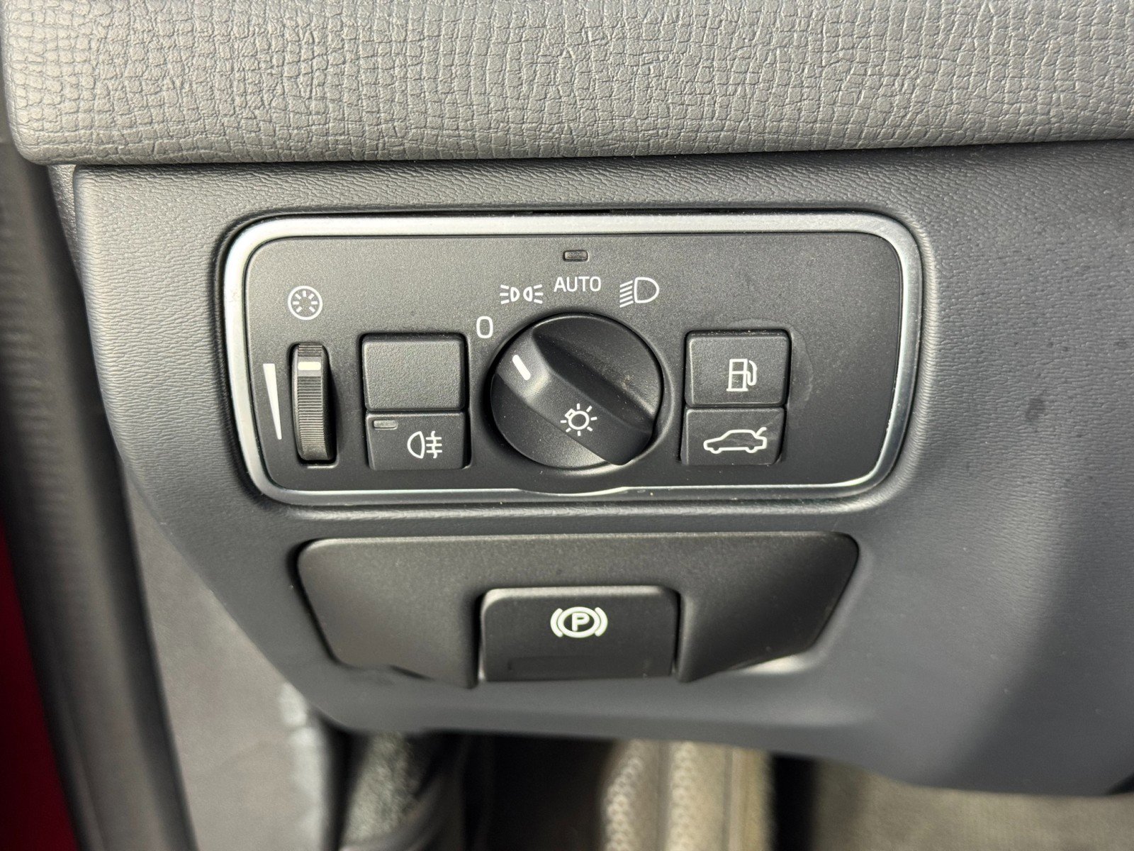 Used 2017 Volvo XC60 T5 Dynamic w/ Preferred Option Package image 17