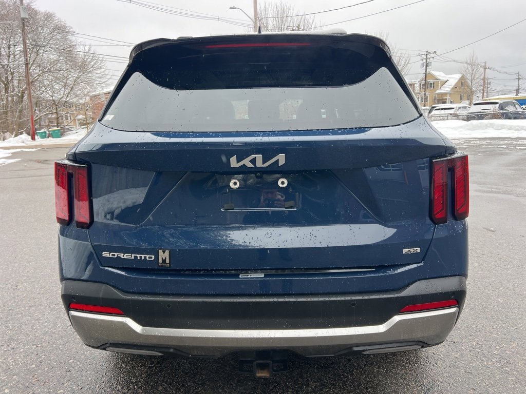 Certified 2025 Kia Sorento S w/ Panoramic Sunroof Package image 4