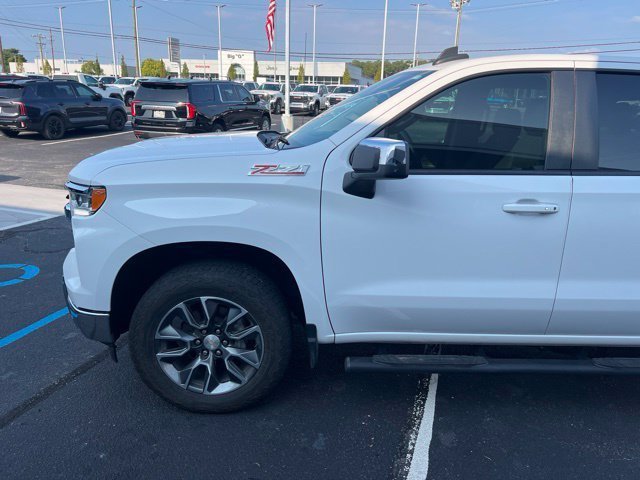 Used 2023 Chevrolet Silverado 1500 LT AWD/4WD image 9