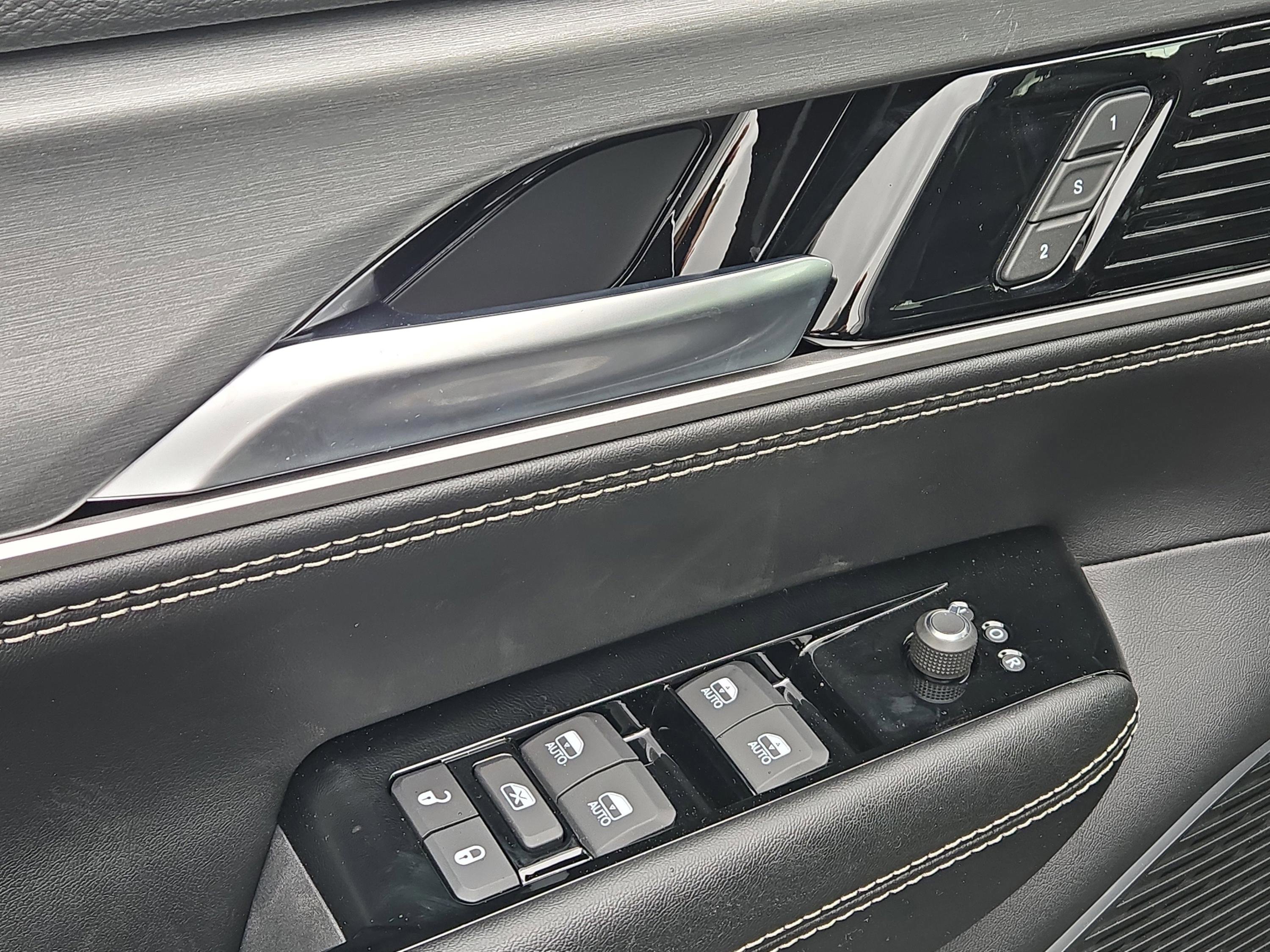 New 2025 Jeep Wagoneer L Series II w/ Premium Group I image 14