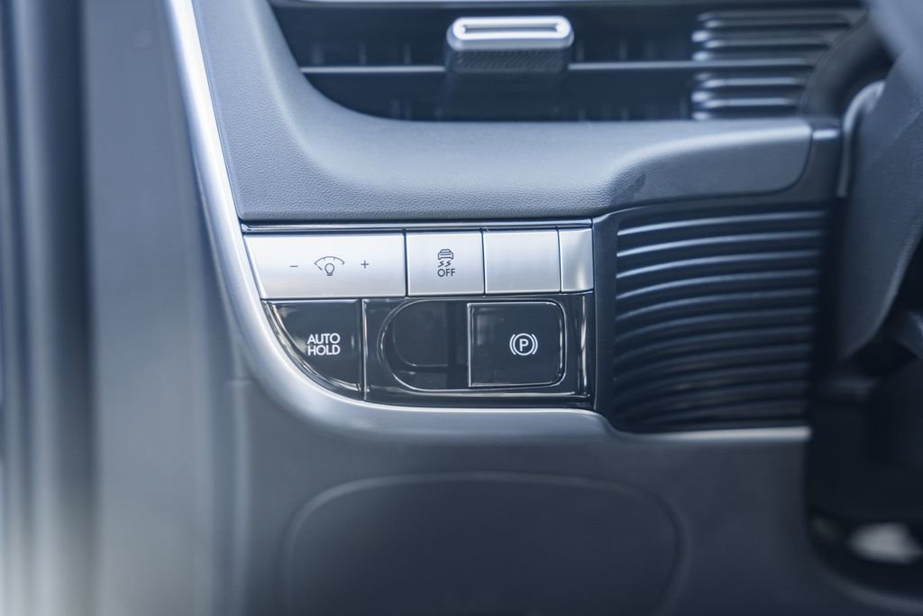 Certified 2024 Hyundai Ioniq 5 SE image 28