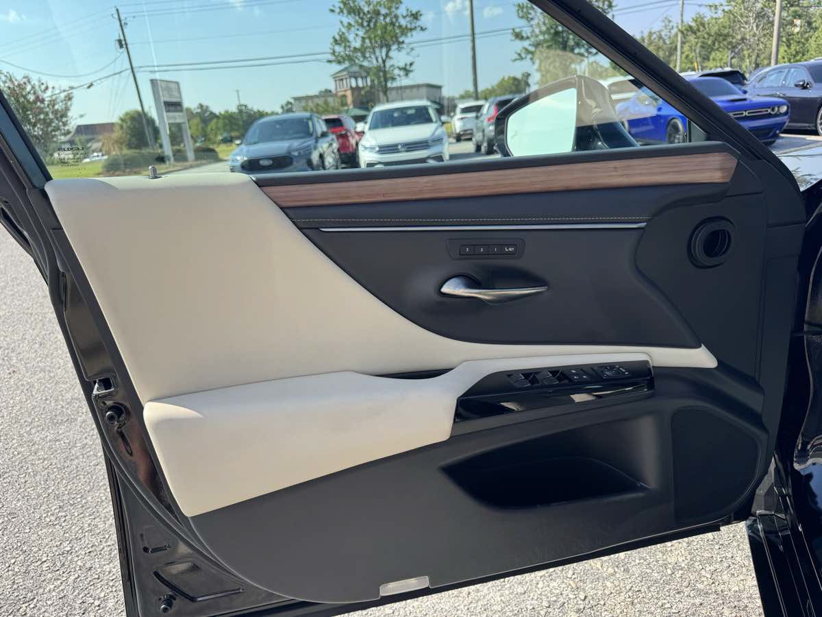 Used 2023 Lexus ES 350 w/ Premium Package FWD image 28