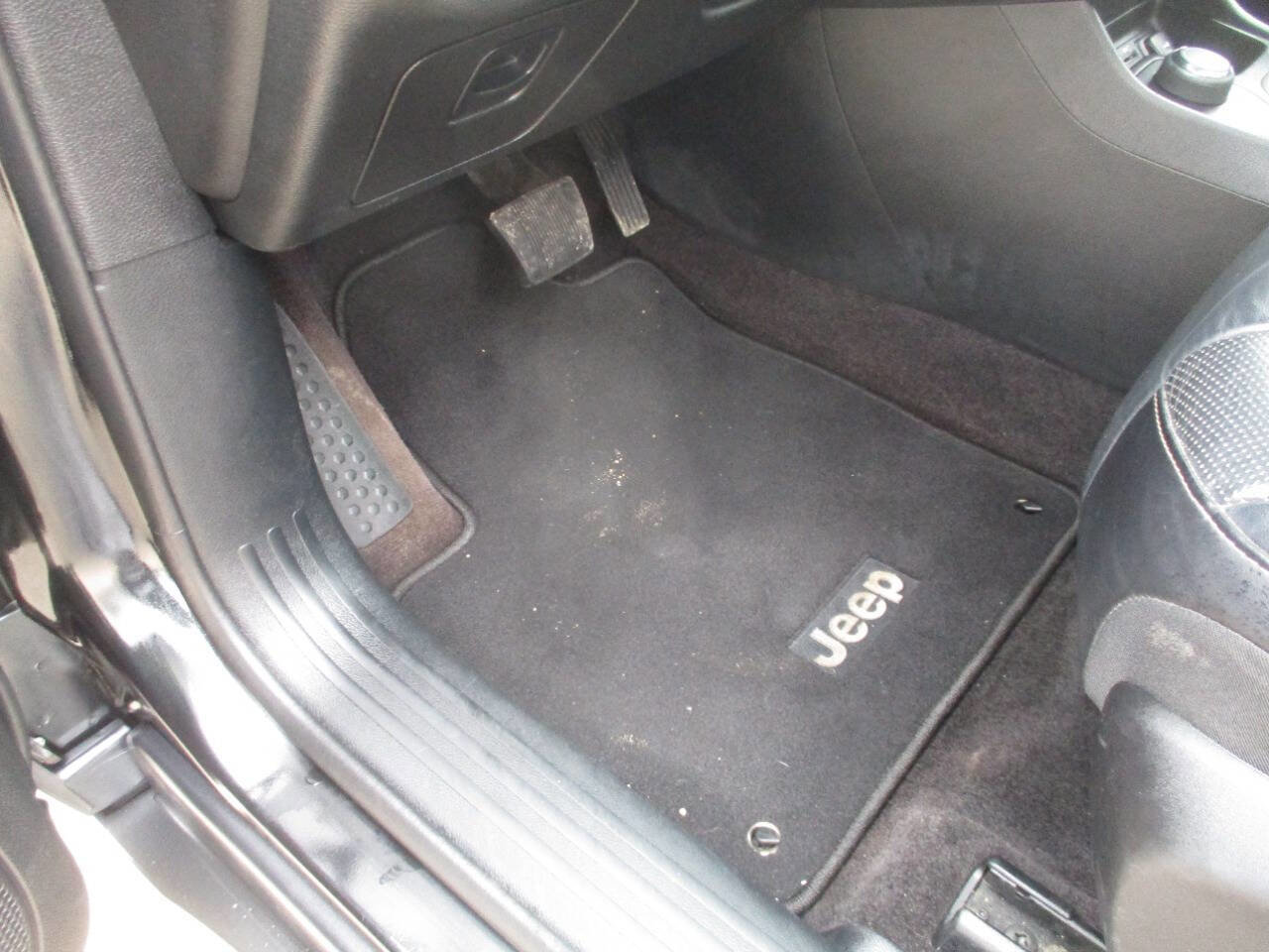 Used 2016 Jeep Cherokee Limited w/ Luxury Group image 14