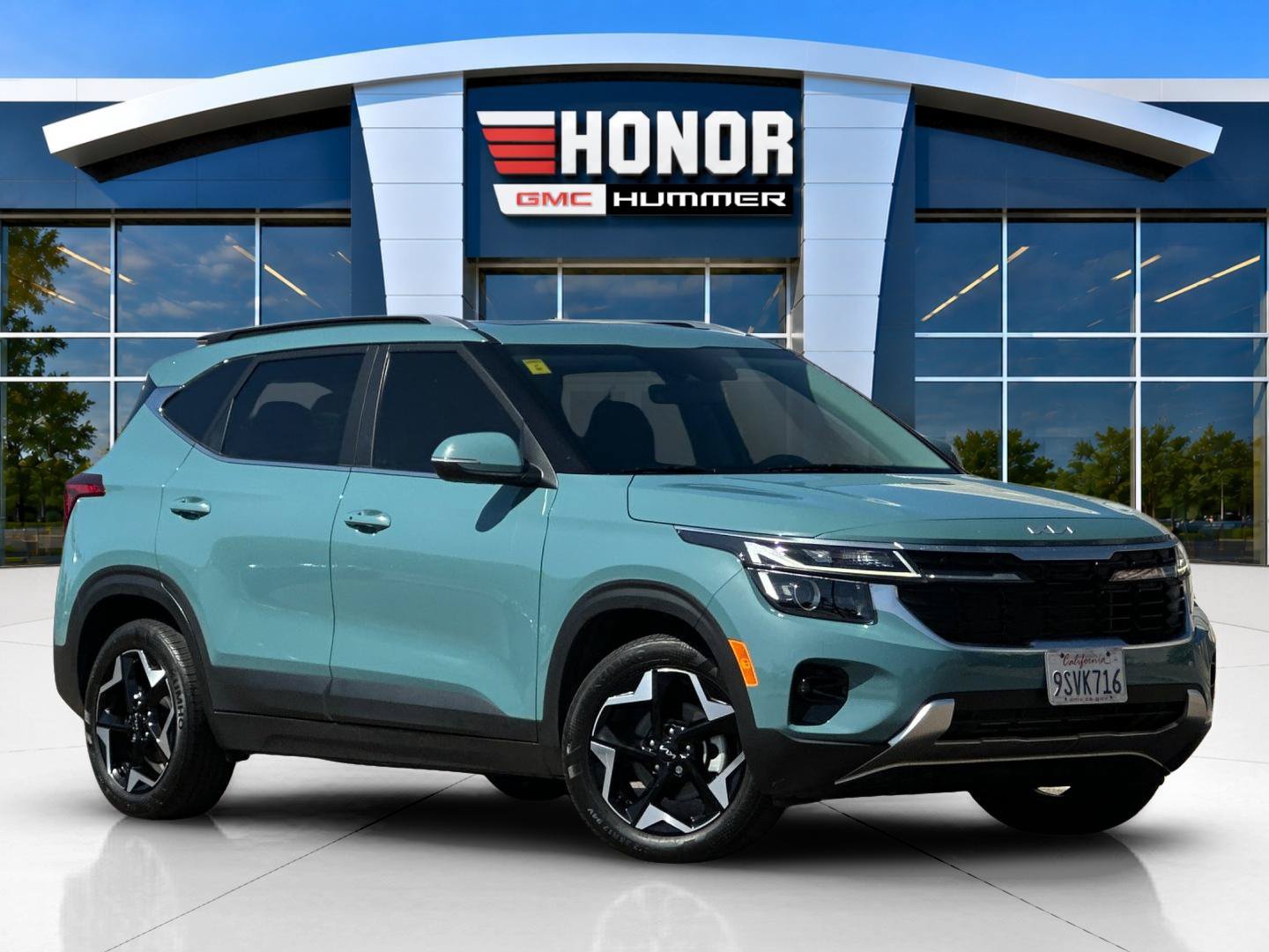 Used 2025 Kia Seltos EX w/ EX Sunroof Package FWD image 2