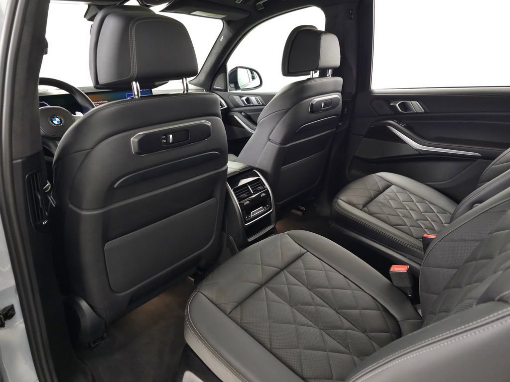 Used 2023 BMW X7 xDrive40i w/ M Sport Package AWD/4WD image 35