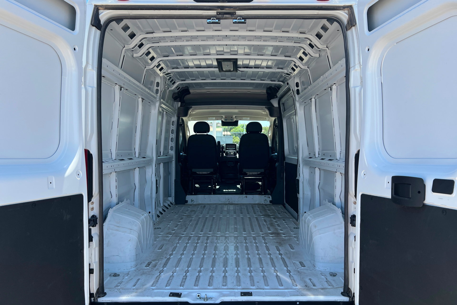 Used 2025 RAM ProMaster 3500 w/ Convenience Group FWD image 17