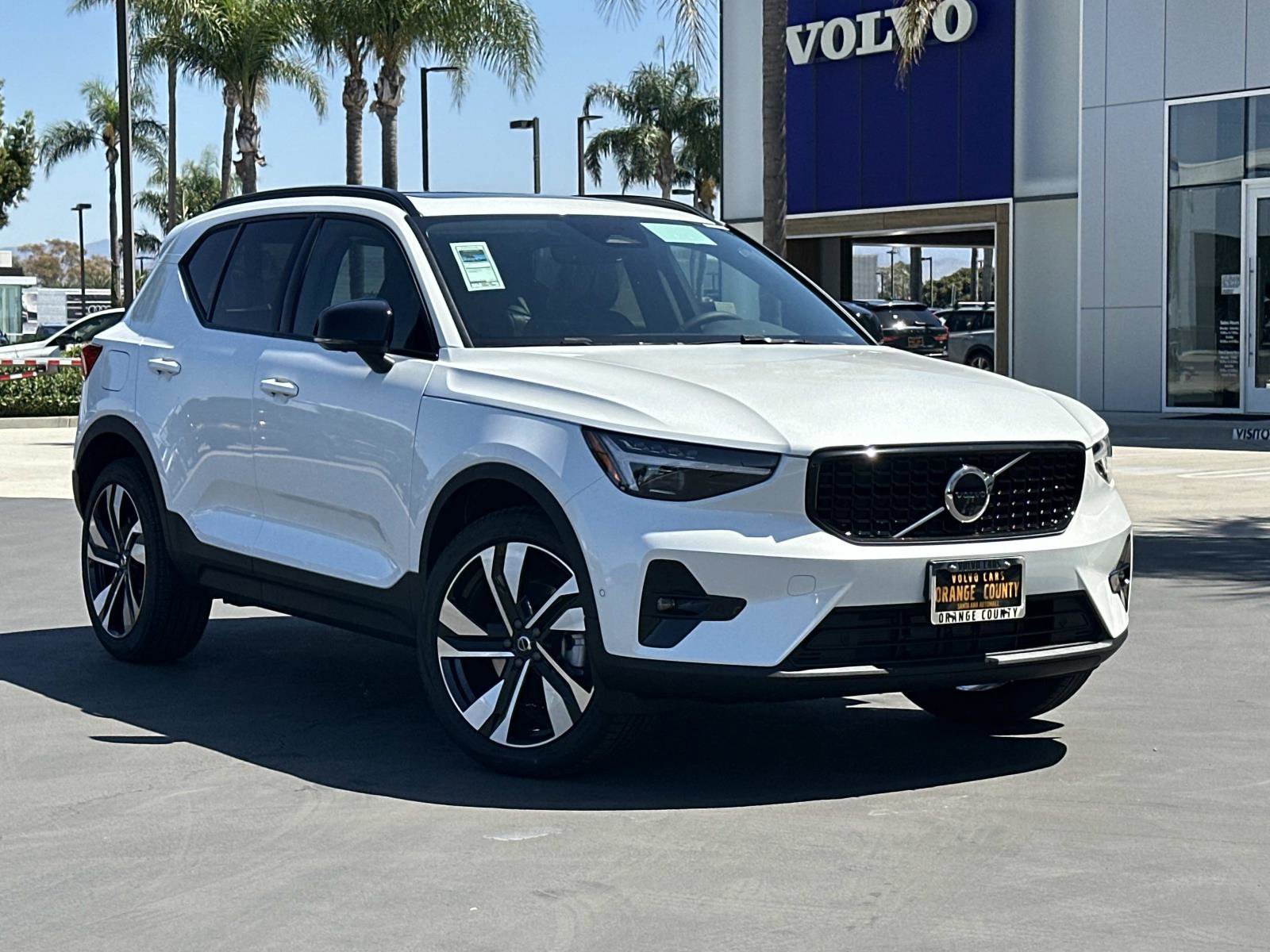 New 2026 Volvo XC40 B5 Ultra w/ Climate Package