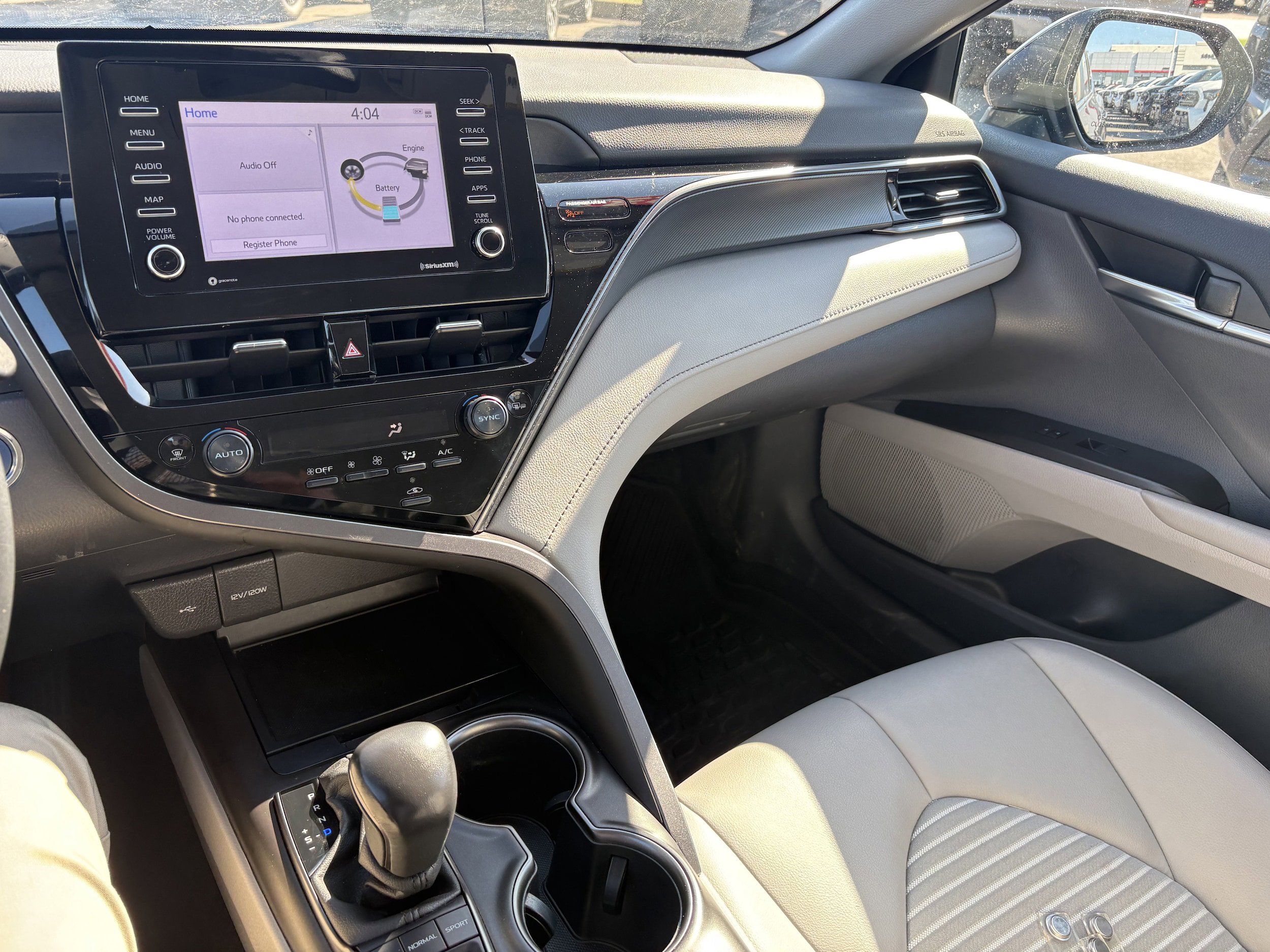 Used 2023 Toyota Camry SE image 9