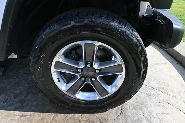 Used 2019 Jeep Wrangler Unlimited Sahara AWD/4WD image 11