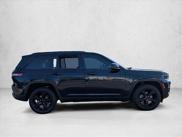 Used 2024 Jeep Grand Cherokee Limited w/ Black Appearance Package AWD/4WD image 4