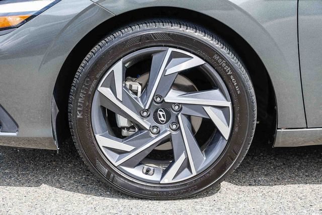 Certified 2025 Hyundai Elantra Sport FWD image 11