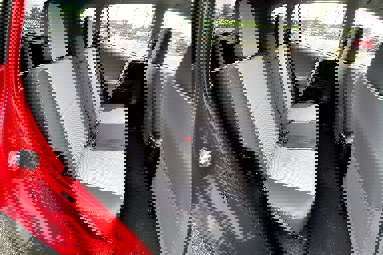 Used 2013 Toyota RAV4 XLE image 19