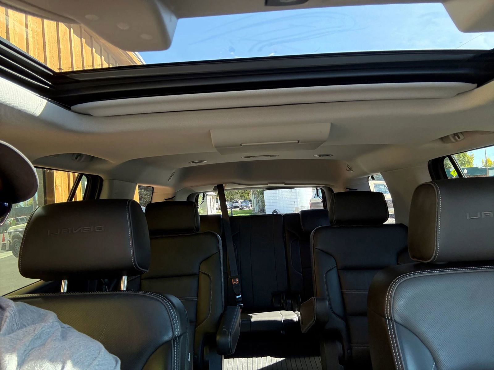 Used 2018 GMC Yukon Denali w/ Denali Ultimate Package image 17