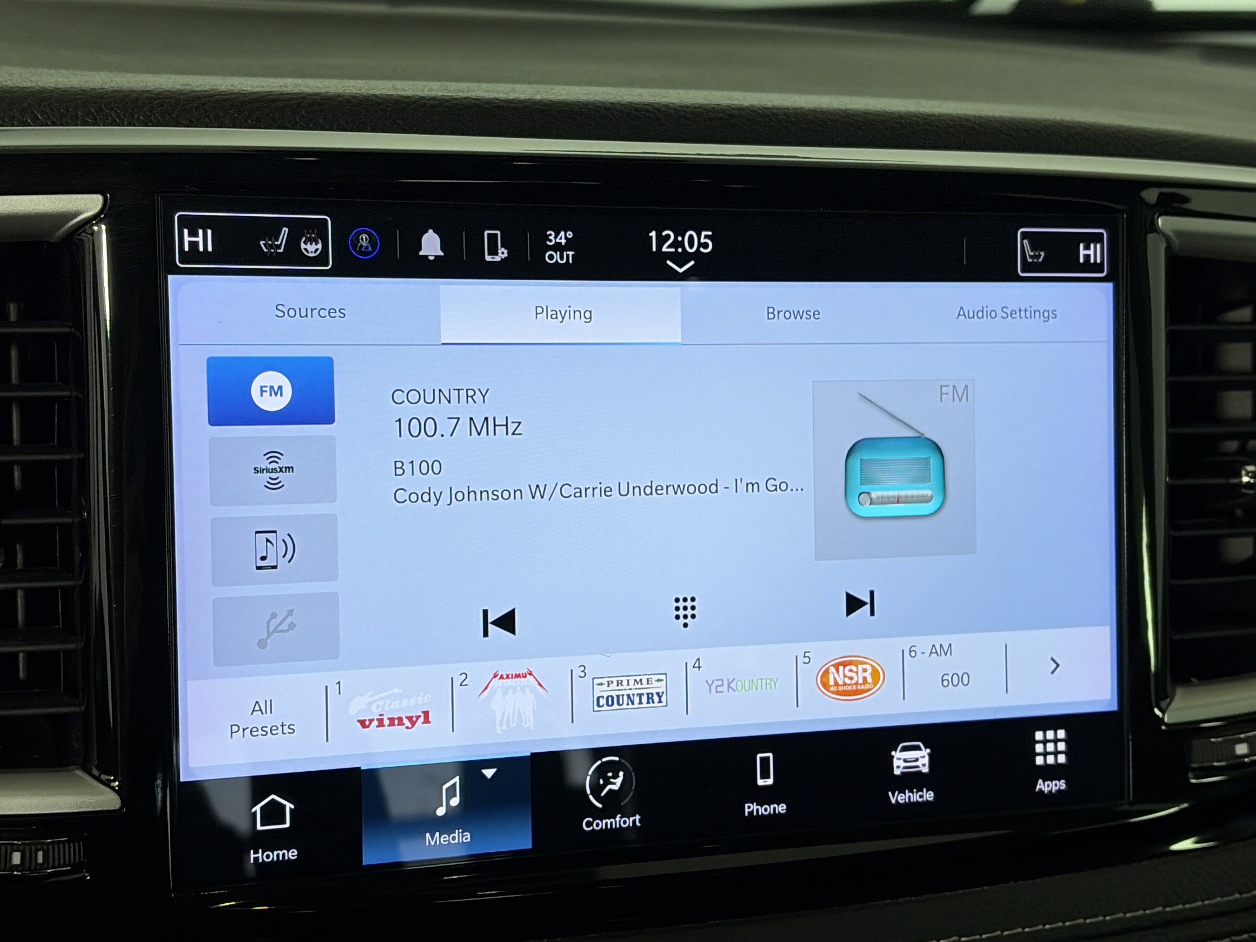 Used 2024 Chrysler Pacifica Touring-L image 18