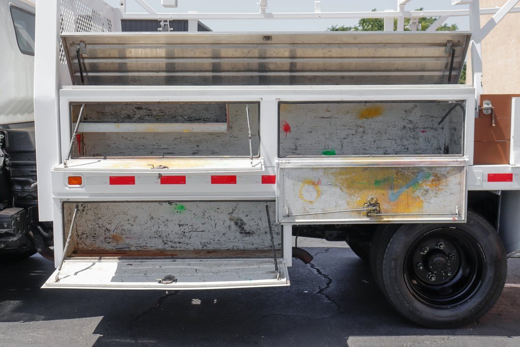 Used 2019 Isuzu NPR image 6