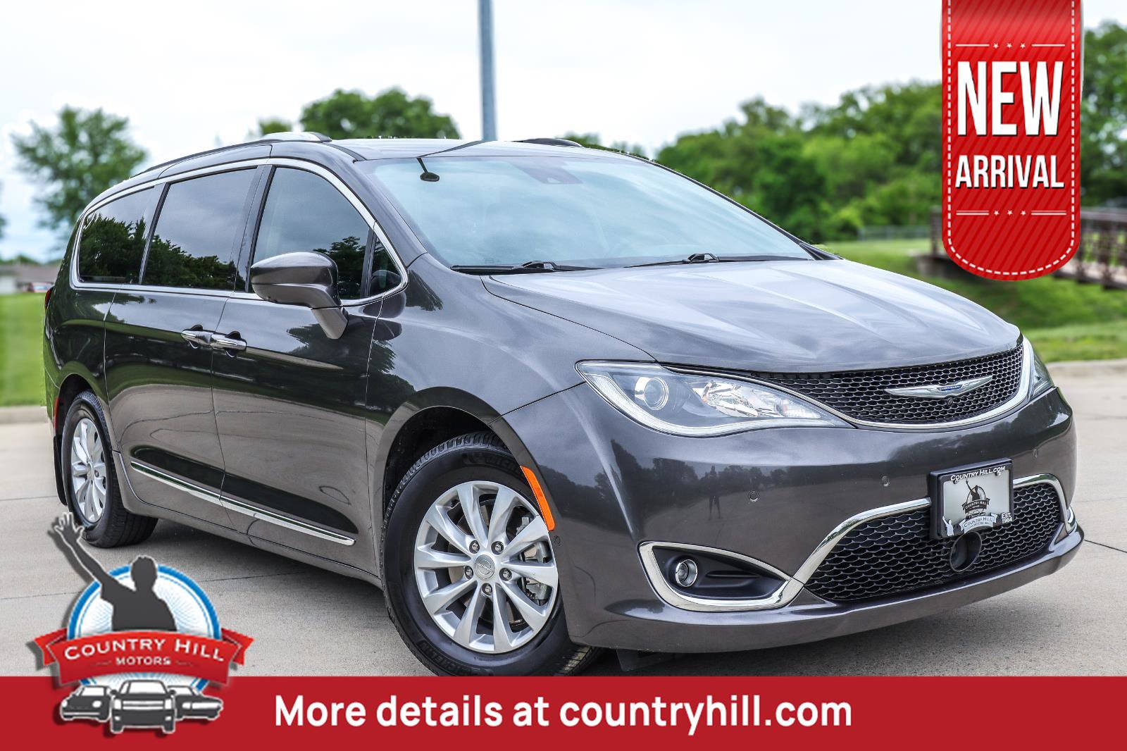Used 2019 Chrysler Pacifica Touring-L w/ Advanced Safetytec Group FWD image 1