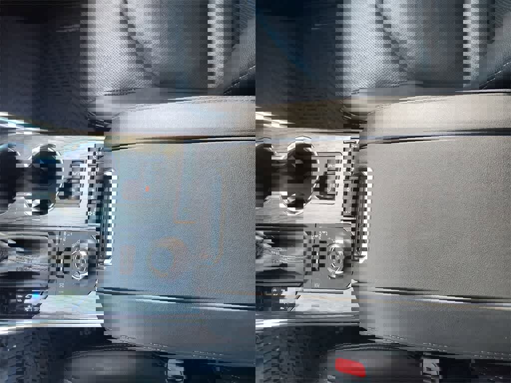 Used 2020 Toyota Highlander Limited image 21