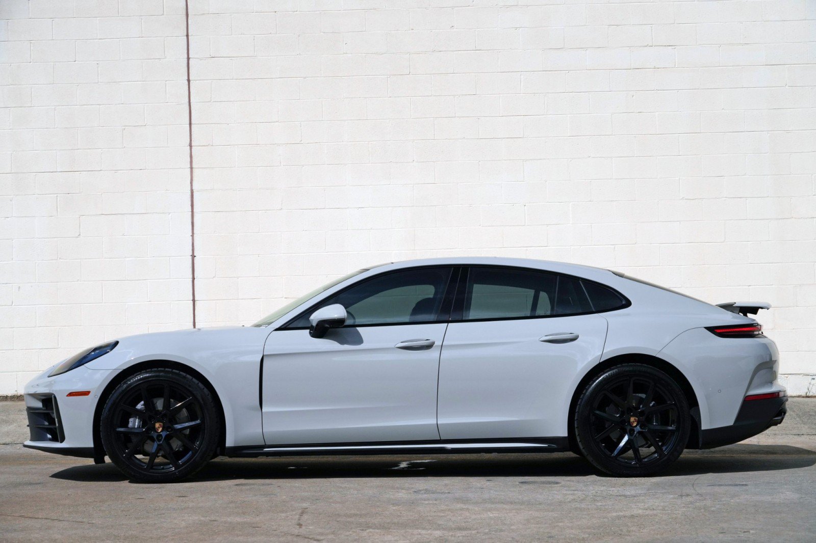 Used 2025 Porsche Panamera image 9