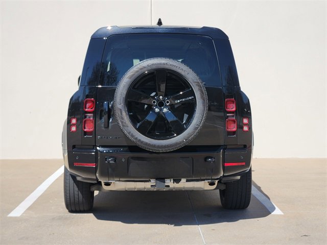 Used 2025 Land Rover Defender 130 X-Dynamic SE image 6