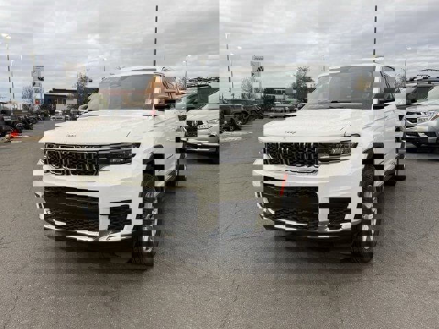 Used 2023 Jeep Grand Cherokee L Laredo image 10