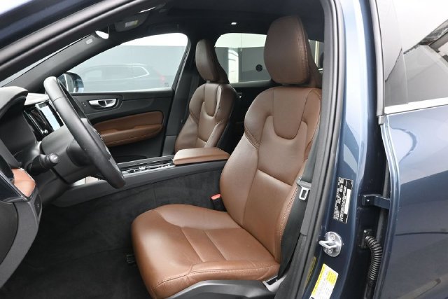 Used 2023 Volvo XC60 B5 Plus w/ Protection Package Premier AWD/4WD image 10